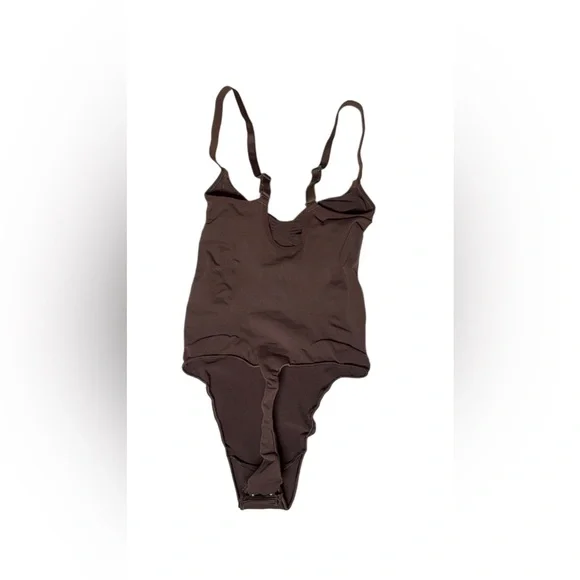 SKIMS Seamless Sculpt Thong Bodysuit - Picture 2 of 3